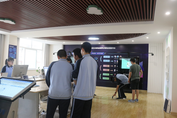 福州晚报报道：VR职业体验机　亮相屏东中学插图1